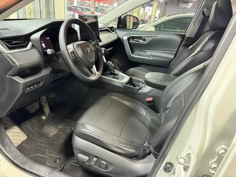 RAV4 2020 2.0L CVT 4WD Fashion Edition — миниатюра 18