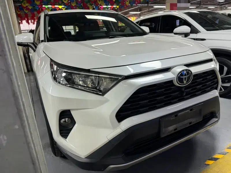 RAV4 2020 2.0L CVT 4WD Fashion Edition — миниатюра 3