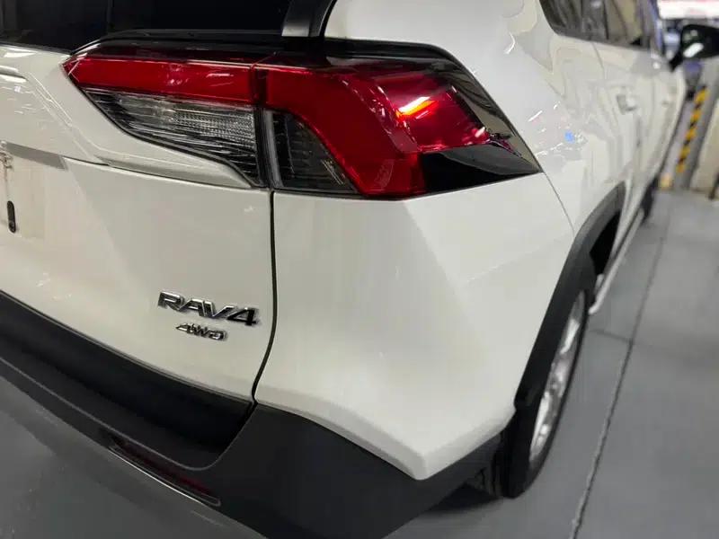RAV4 2020 2.0L CVT 4WD Fashion Edition — миниатюра 8