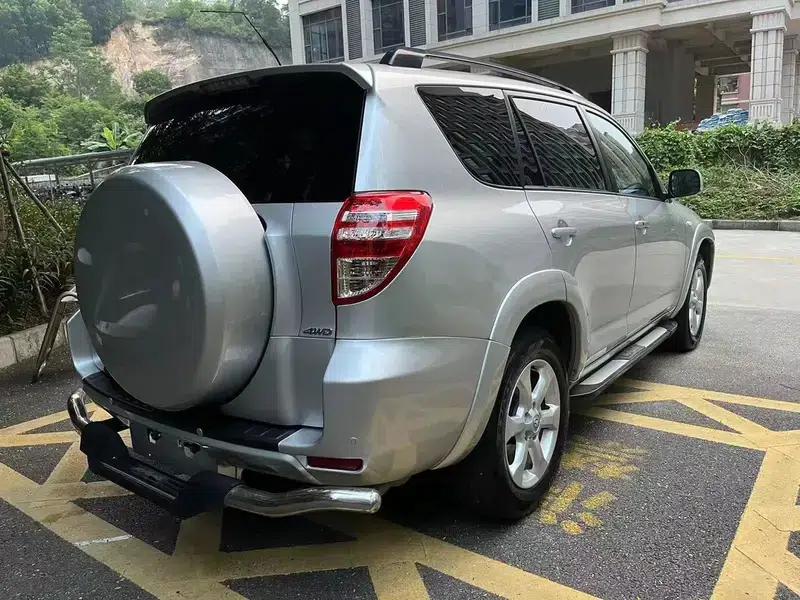 2011 RAV4 2.4L Automatic 4WD Premium Edition — миниатюра 5