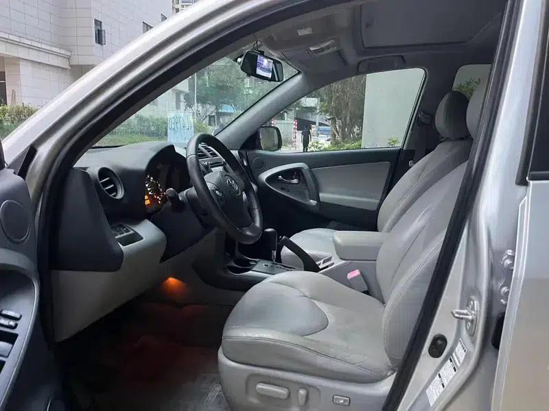 2011 RAV4 2.4L Automatic 4WD Premium Edition — миниатюра 8