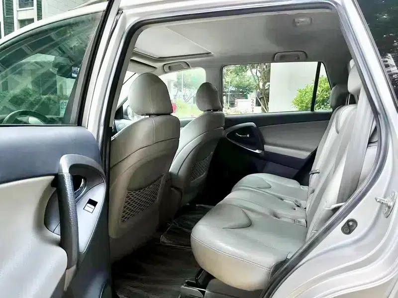 2011 RAV4 2.4L Automatic 4WD Premium Edition — миниатюра 9