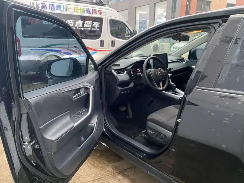 RAV4 2020 2.0L CVT 2WD Fashion Edition — миниатюра 16