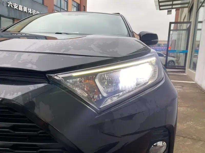 RAV4 2020 2.0L CVT 2WD Fashion Edition — миниатюра 6
