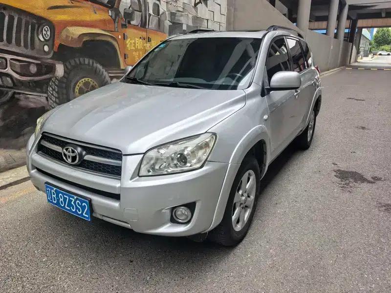 2011 RAV4 2.4L Automatic 4WD Luxury Edition — миниатюра 1