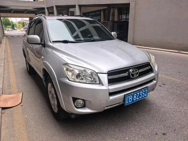 2011 RAV4 2.4L Automatic 4WD Luxury Edition — миниатюра 3