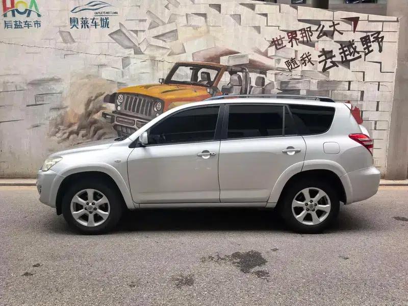 2011 RAV4 2.4L Automatic 4WD Luxury Edition — миниатюра 4