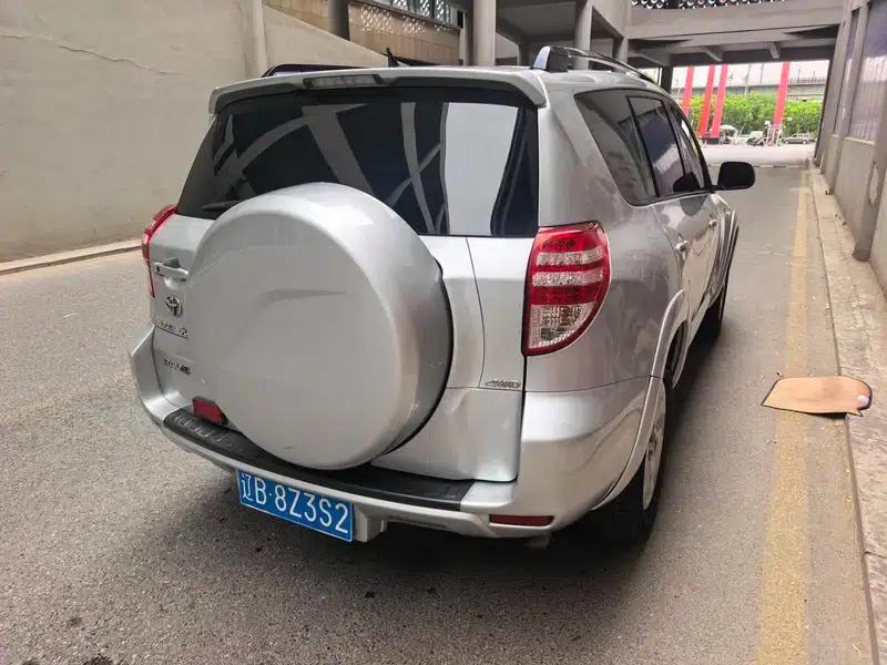 2011 RAV4 2.4L Automatic 4WD Luxury Edition — миниатюра 6