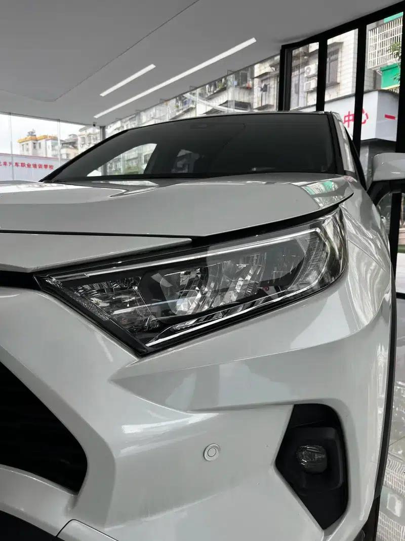 2023 RAV4 2.0L CVT 2WD Urban Edition — миниатюра 11