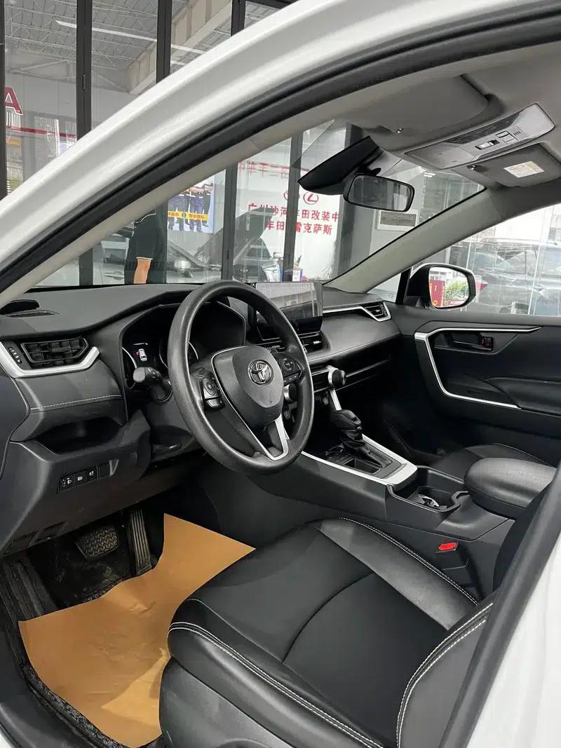 2023 RAV4 2.0L CVT 2WD Urban Edition — миниатюра 16
