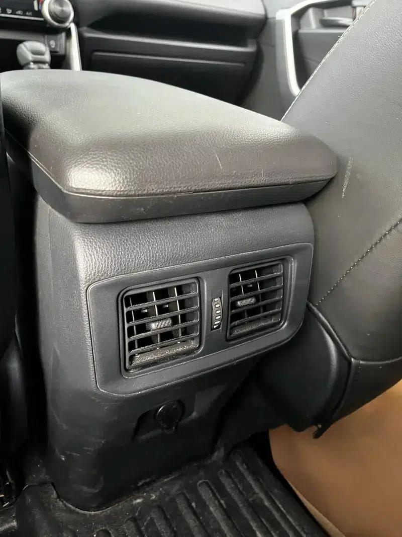 2023 RAV4 2.0L CVT 2WD Urban Edition — миниатюра 17