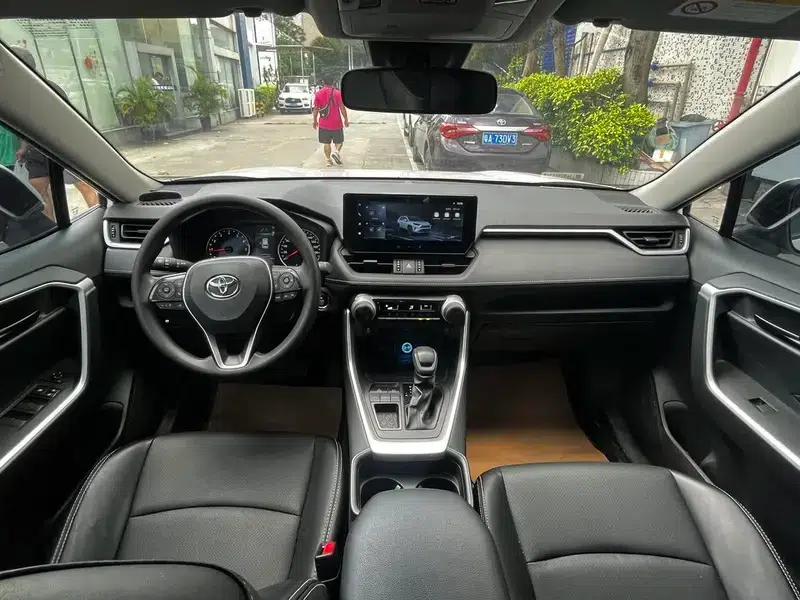 2023 RAV4 2.0L CVT 2WD Urban Edition — миниатюра 19