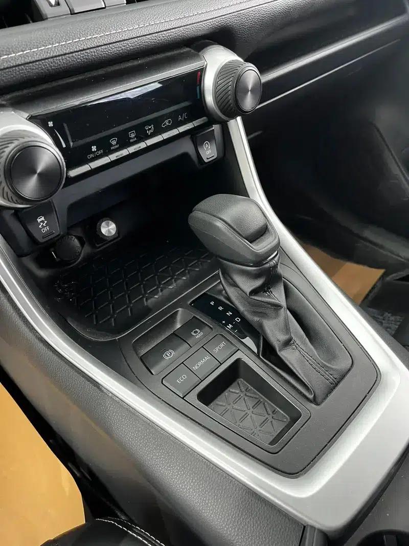 2023 RAV4 2.0L CVT 2WD Urban Edition — миниатюра 21