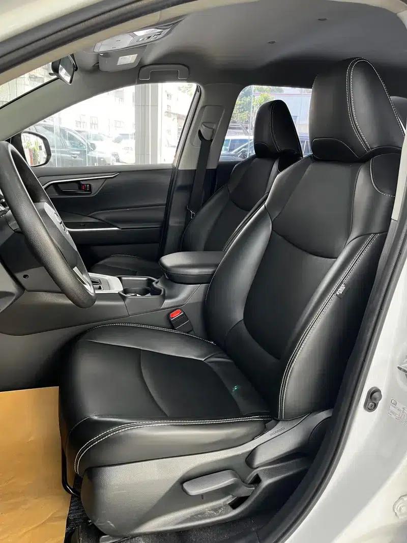 2023 RAV4 2.0L CVT 2WD Urban Edition — миниатюра 23
