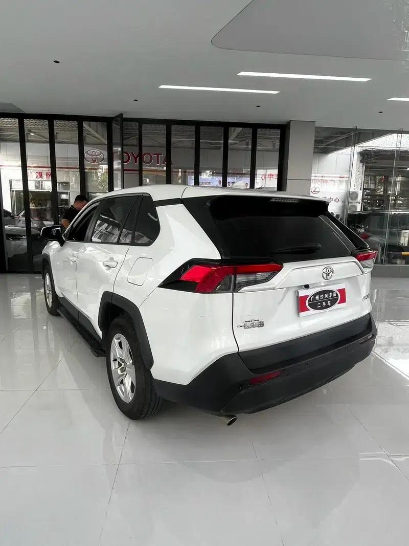 2023 RAV4 2.0L CVT 2WD Urban Edition — миниатюра 5