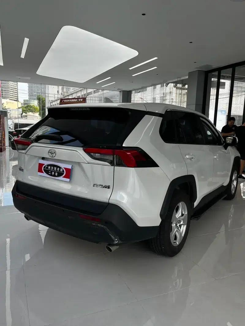 2023 RAV4 2.0L CVT 2WD Urban Edition — миниатюра 7