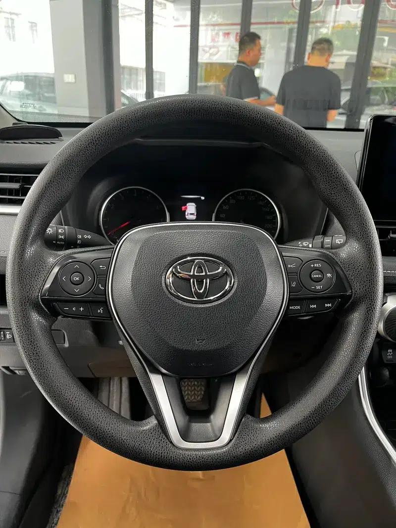 2023 RAV4 2.0L CVT 2WD Urban Edition — миниатюра 10