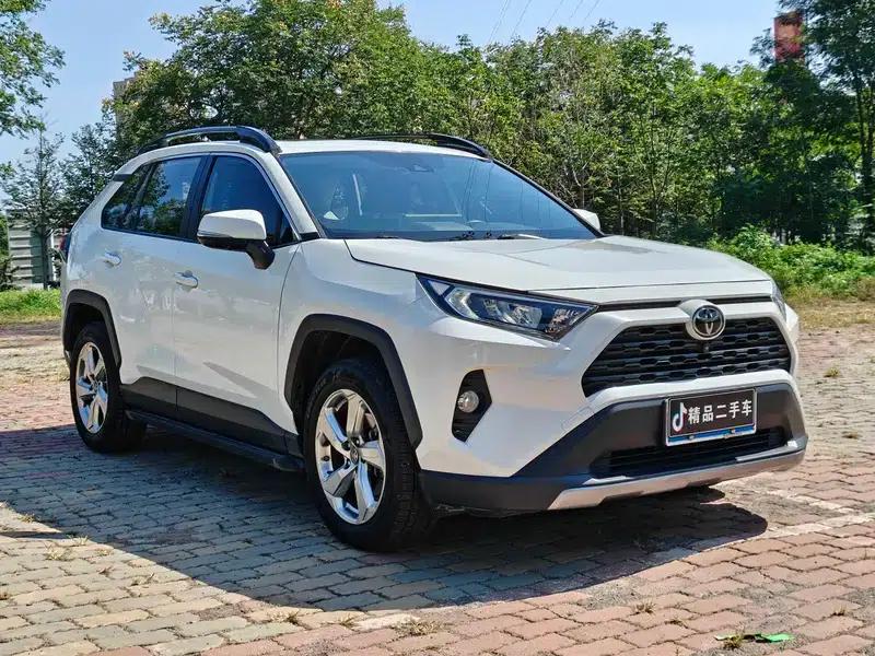 RAV4 2020 2.0L CVT 2WD Fashion Plus Edition — миниатюра 3