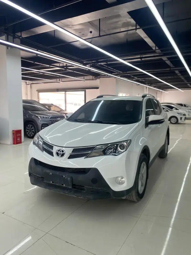 2013 RAV4 2.0L CVT 2WD Urban Edition — миниатюра 1