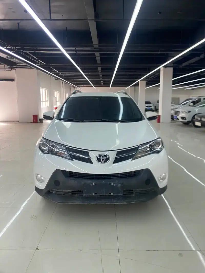 2013 RAV4 2.0L CVT 2WD Urban Edition — миниатюра 2