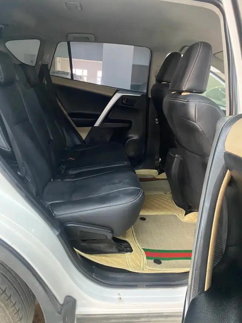 2013 RAV4 2.0L CVT 2WD Urban Edition — миниатюра 11