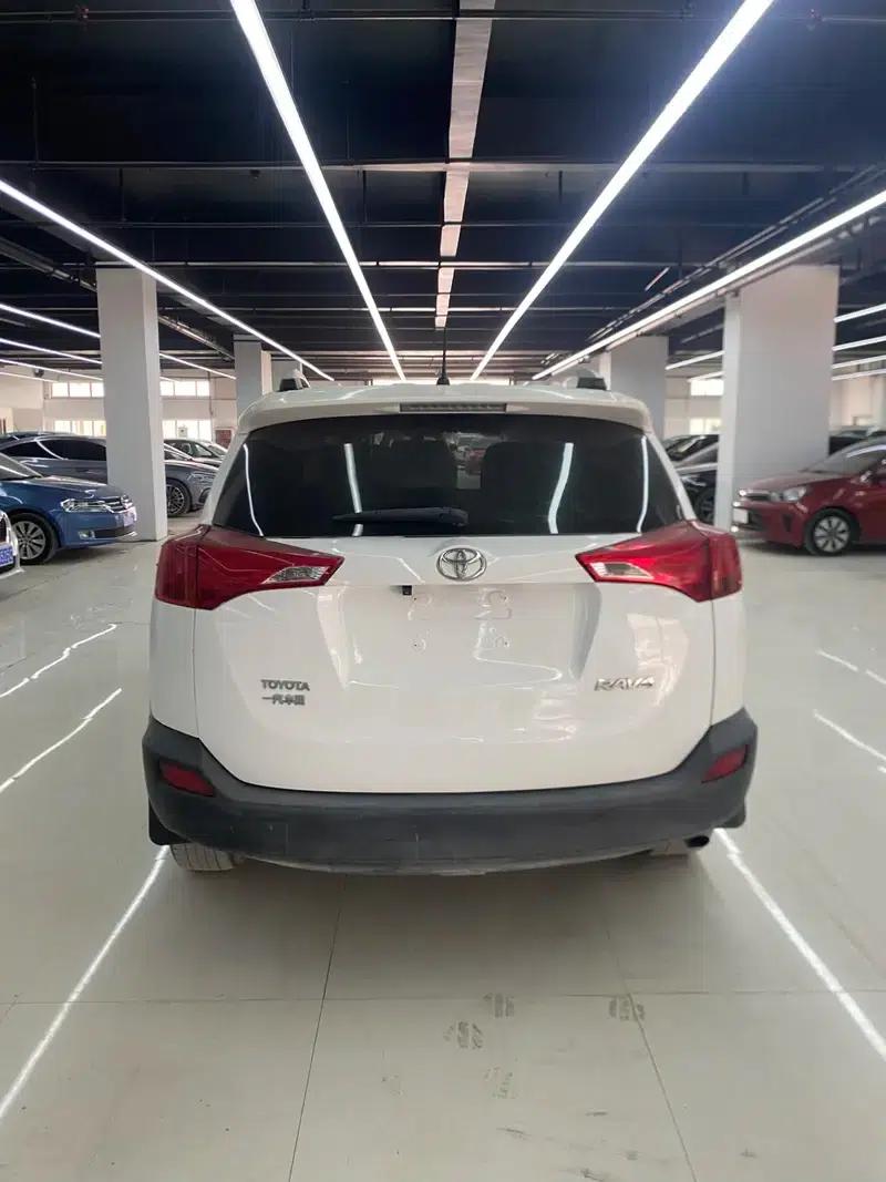 2013 RAV4 2.0L CVT 2WD Urban Edition — миниатюра 5