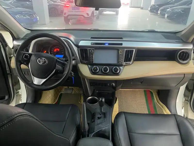 2013 RAV4 2.0L CVT 2WD Urban Edition — миниатюра 7