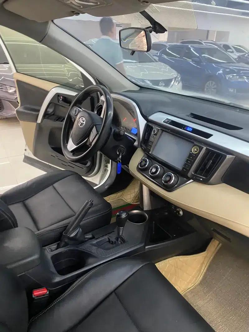 2013 RAV4 2.0L CVT 2WD Urban Edition — миниатюра 8