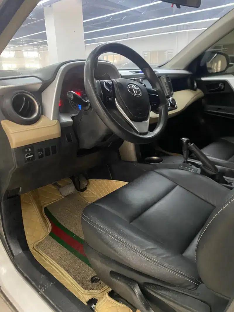 2013 RAV4 2.0L CVT 2WD Urban Edition — миниатюра 9