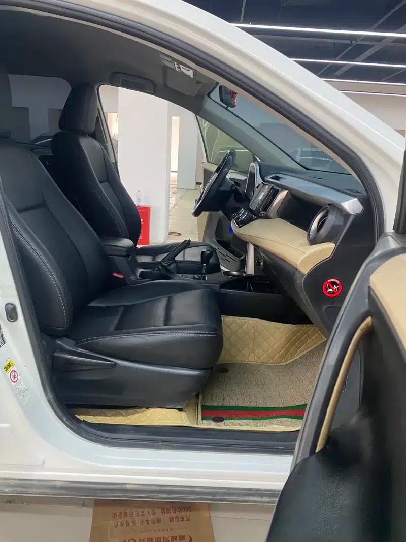 2013 RAV4 2.0L CVT 2WD Urban Edition — миниатюра 10