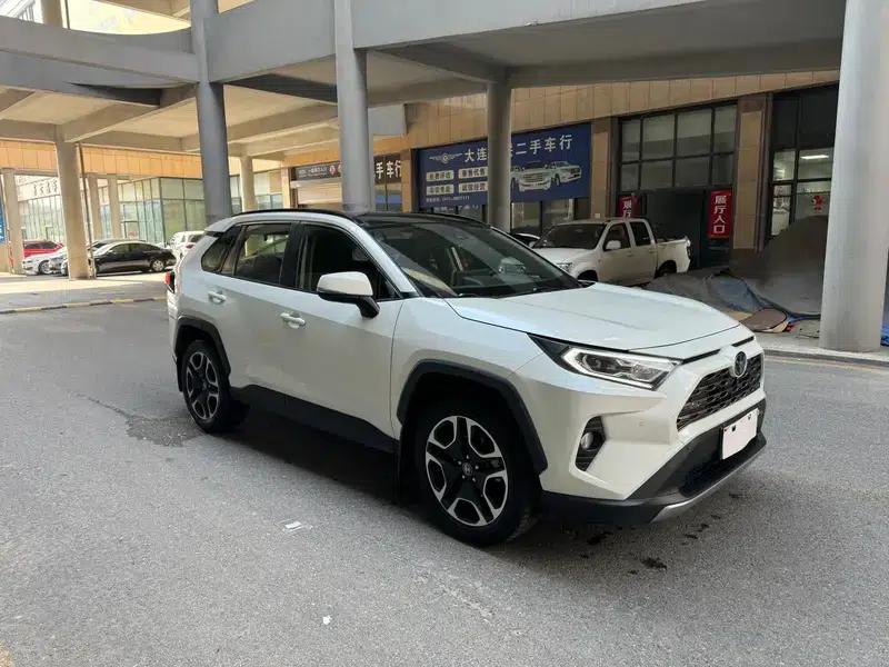 2020 RAV4 2.0L CVT 4WD Premium Edition — миниатюра 3