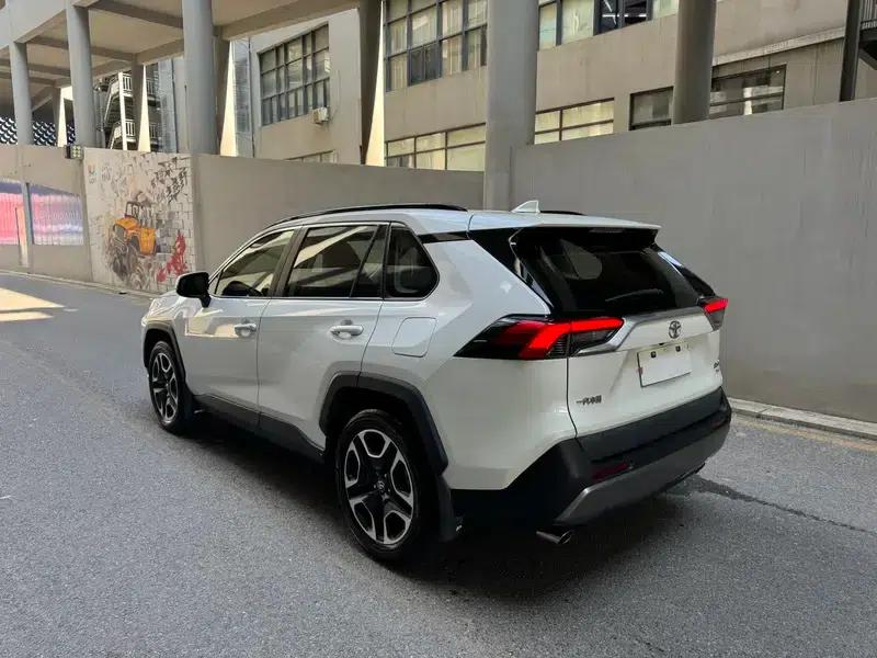 2020 RAV4 2.0L CVT 4WD Premium Edition — миниатюра 4