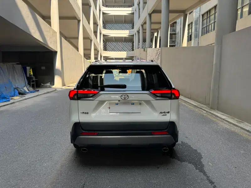 2020 RAV4 2.0L CVT 4WD Premium Edition — миниатюра 5