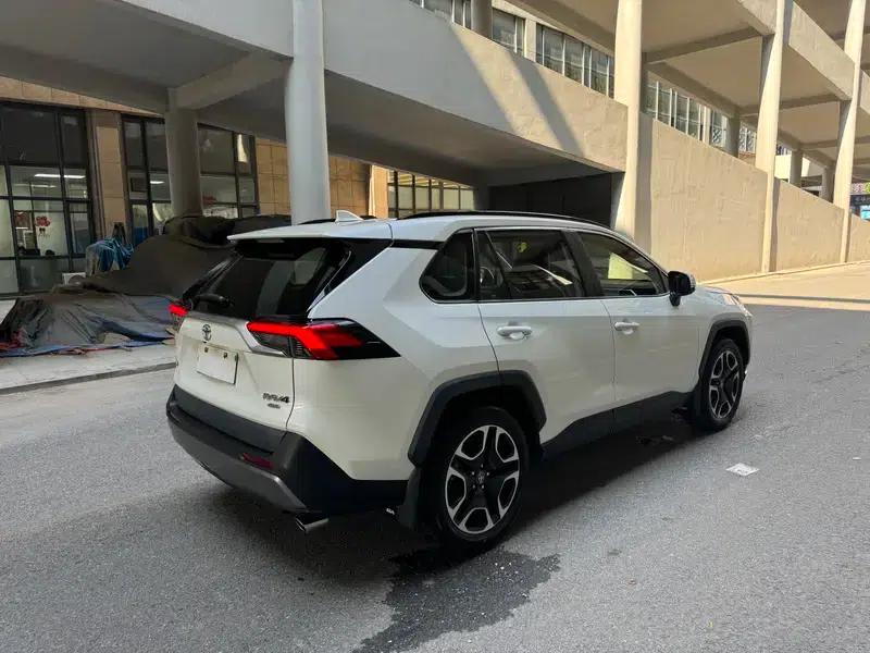 2020 RAV4 2.0L CVT 4WD Premium Edition — миниатюра 6