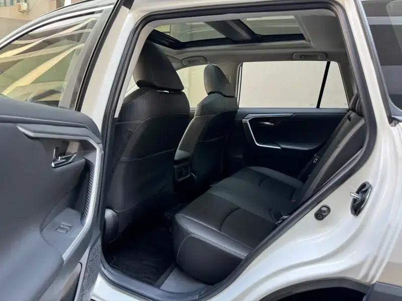 2020 RAV4 2.0L CVT 4WD Premium Edition — миниатюра 9