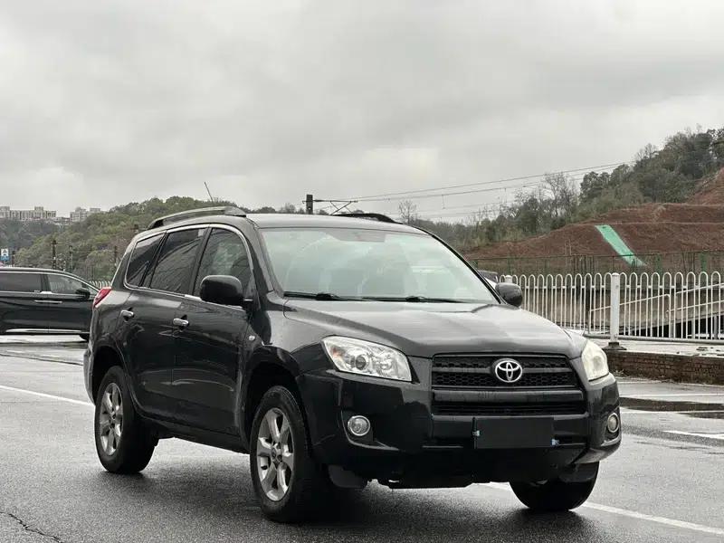 2011 RAV4 2.0L Automatic Classic Edition — миниатюра 3