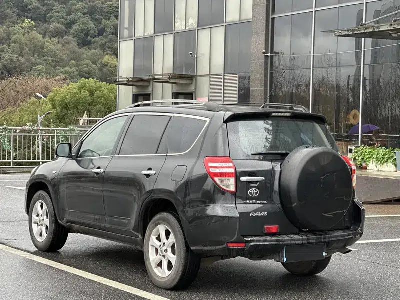 2011 RAV4 2.0L Automatic Classic Edition — миниатюра 4