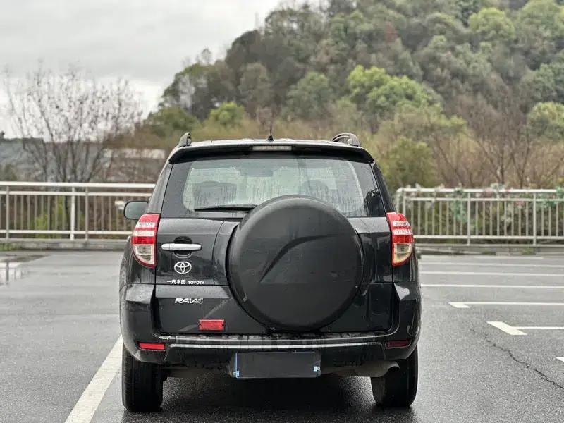 2011 RAV4 2.0L Automatic Classic Edition — миниатюра 5