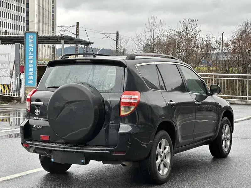 2011 RAV4 2.0L Automatic Classic Edition — миниатюра 6