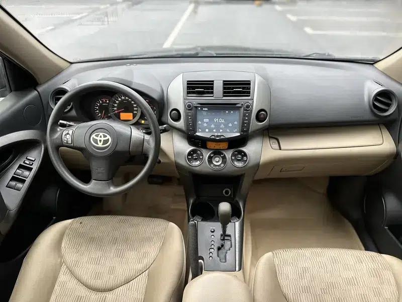 2011 RAV4 2.0L Automatic Classic Edition — миниатюра 7