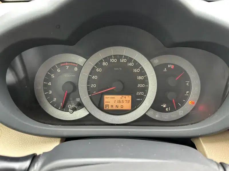 2011 RAV4 2.0L Automatic Classic Edition — миниатюра 8