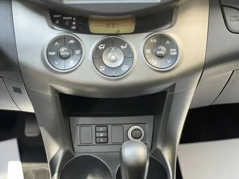 2012 RAV4 Luxury Edition 2.4L Automatic 4WD — миниатюра 8