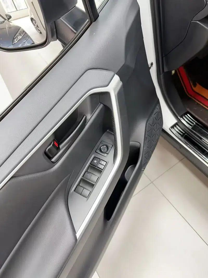 2022 Toyota RAV4 2.0L CVT 2WD Urban Edition — миниатюра 12