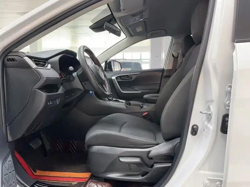 2022 Toyota RAV4 2.0L CVT 2WD Urban Edition — миниатюра 17