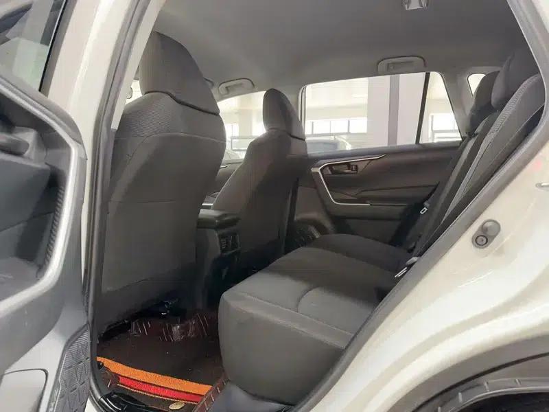 2022 Toyota RAV4 2.0L CVT 2WD Urban Edition — миниатюра 18