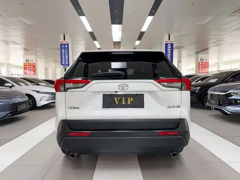2022 Toyota RAV4 2.0L CVT 2WD Urban Edition — миниатюра 4