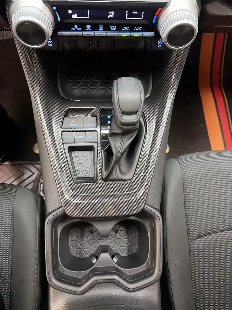 2022 Toyota RAV4 2.0L CVT 2WD Urban Edition — миниатюра 8
