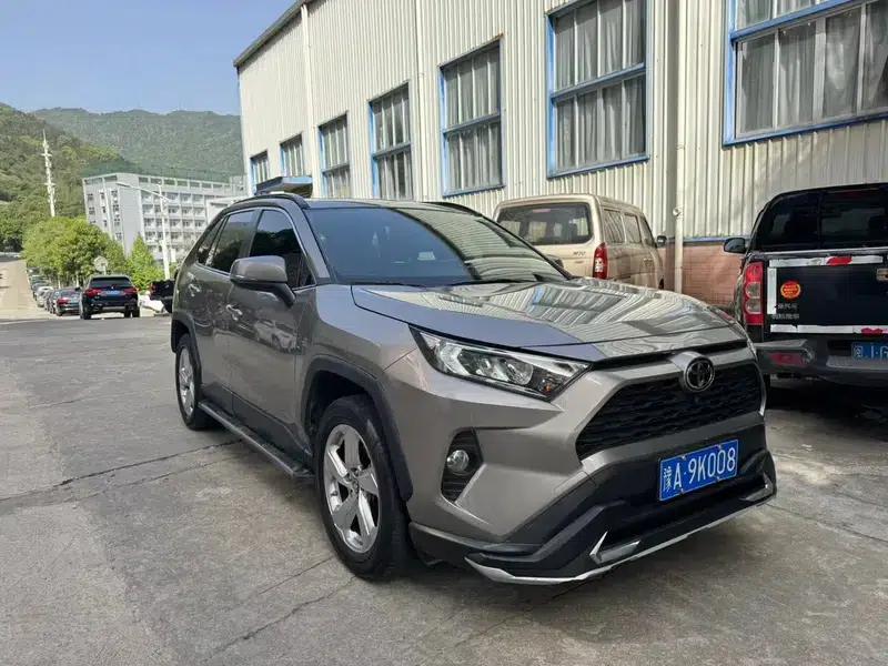 RAV4 2020 2.0L CVT 2WD Fashion Edition — миниатюра 3