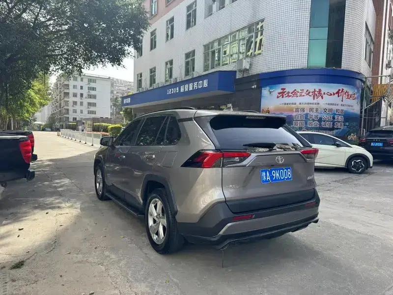 RAV4 2020 2.0L CVT 2WD Fashion Edition — миниатюра 4