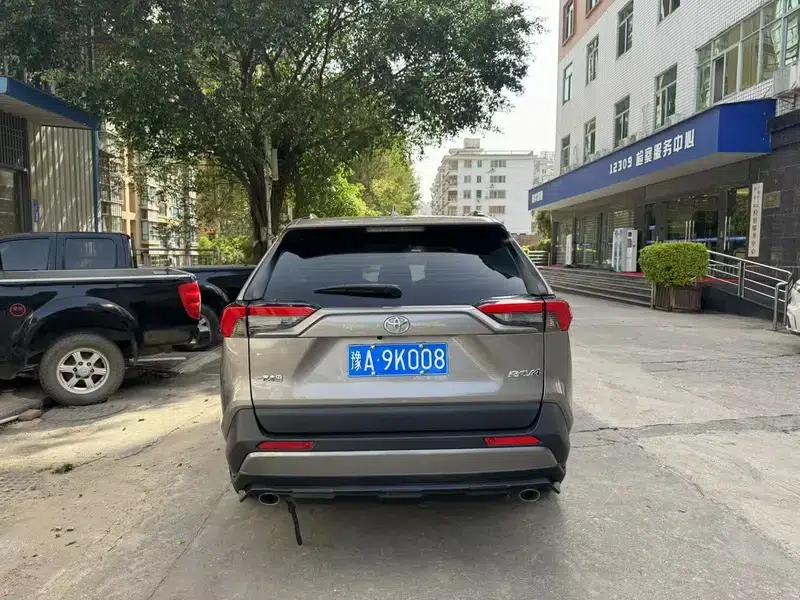 RAV4 2020 2.0L CVT 2WD Fashion Edition — миниатюра 5
